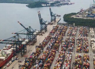 Balança comercial tem superávit recorde para meses de abril