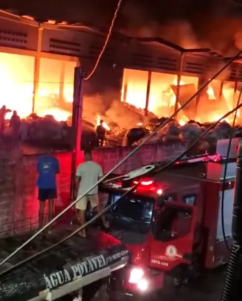 incendio-destruiu-galpao-3236148.webp.webp