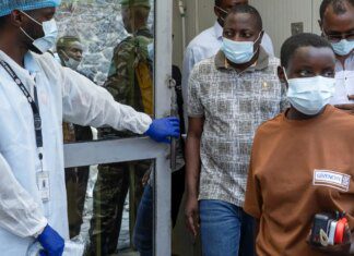 Uganda confirma mais três casos de ebola; total sobe para cinco