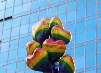 Brasil perde quase R$ 100 bi devido ao preconceito com pessoas LGBT+ Brasil perde quase R$ 100 bi devido ao preconceito com pessoas LGBT+