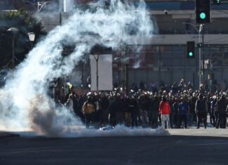 Em meio a protestos, Bolívia revoga lei que limitava estado de exceção Em meio a protestos, Bolívia revoga lei que limitava estado de exceção