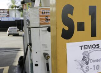 Importações de diesel da Rússia e EUA aumentam com fechamento de Ormuz Importações de diesel da Rússia e EUA aumentam com fechamento de Ormuz