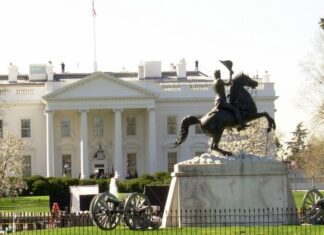 Lula chega à Casa Branca pra encontro com Trump Lula chega à Casa Branca pra encontro com Trump