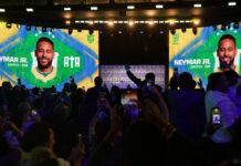 Neymar não treina em apresentação e preocupa a duas semanas da Copa Neymar não treina em apresentação e preocupa a duas semanas da Copa
