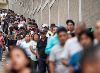 Peru: esquerda enfrenta Fujimori em 2º turno após apuração tumultuada Peru: esquerda enfrenta Fujimori em 2º turno após apuração tumultuada