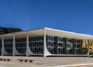 STF retoma julgamento de ações sobre lei da igualdade salarial STF retoma julgamento de ações sobre lei da igualdade salarial
