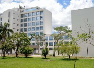 PM retira estudantes da reitoria da USP