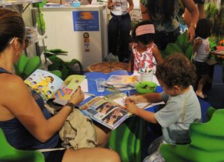 Estudo revela que 53% das famílias raramente leem para criança