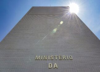 Governo bloqueia R$ 22,1 bi do Orçamento de 2026