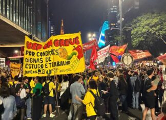 Ato de alunos da USP cobra diálogo com reitoria