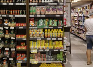 Fabricação de produto alimentício gerou mais emprego em 2024, diz IBGE