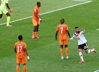 Alemanha vira sobre a Costa do Marfim e garante vaga na próxima fase Alemanha vira sobre a Costa do Marfim e garante vaga na próxima fase