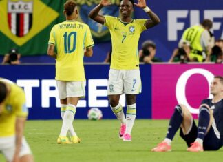Ancelotti celebra atuação sólida, mas pede calma para mata-mata Ancelotti celebra atuação sólida, mas pede calma para mata-mata