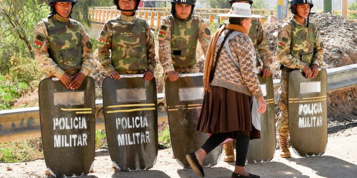 Bolívia: caem bloqueios após estado de exceção e acordo com sindicato
