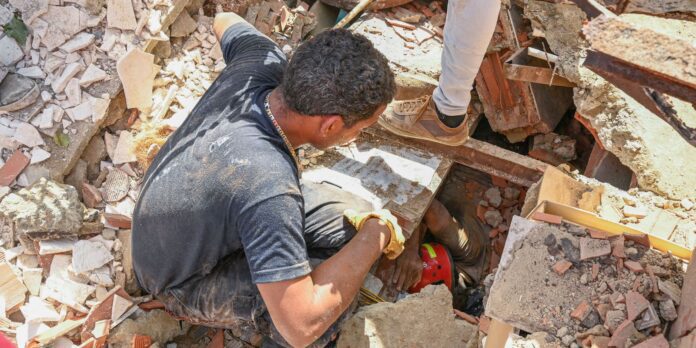 Brasil inicia operações de busca e resgate após terremoto na Brasil inicia operações de busca e resgate após terremoto na Venezuela