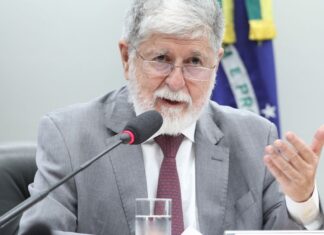 Celso Amorim: IA sob controle de poucas empresas piora desigualdades Celso Amorim: IA sob controle de poucas empresas piora desigualdades