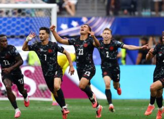 Com gol no final, Canadá vence Africa do Sul e vai às oitavas da Copa Com gol no final, Canadá vence Africa do Sul e vai às oitavas da Copa