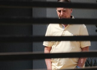 Defesa confirma que arma de fogo apreendida em blitz é de Bolsonaro Defesa confirma que arma de fogo apreendida em blitz é de Bolsonaro