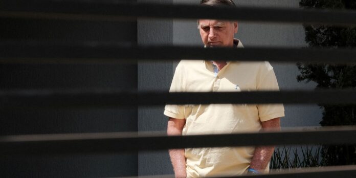 Defesa confirma que arma de fogo apreendida em blitz é Defesa confirma que arma de fogo apreendida em blitz é de Bolsonaro