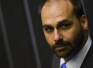 Eduardo Bolsonaro é condenado a 4 anos por coação no curso do processo Eduardo Bolsonaro é condenado a 4 anos por coação no curso do processo
