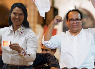 Eleições Peru: Fujimori vira sobre Sánchez com diferença de 561 votos Eleições Peru: Fujimori vira sobre Sánchez com diferença de 561 votos