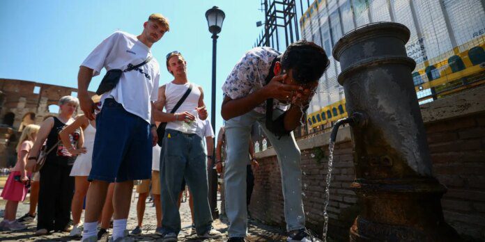 França: 40 pessoas morrem afogadas em meio a onda de França: 40 pessoas morrem afogadas em meio a onda de calor