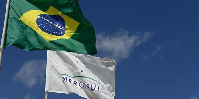 Lula vai ao Paraguai participar da 68ª Cúpula do Mercosul Lula vai ao Paraguai participar da 68ª Cúpula do Mercosul