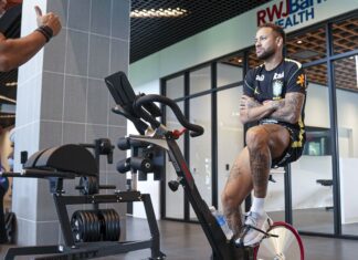 Neymar faz novo exame e segue sem treinar na seleção brasileira Neymar faz novo exame e segue sem treinar na seleção brasileira