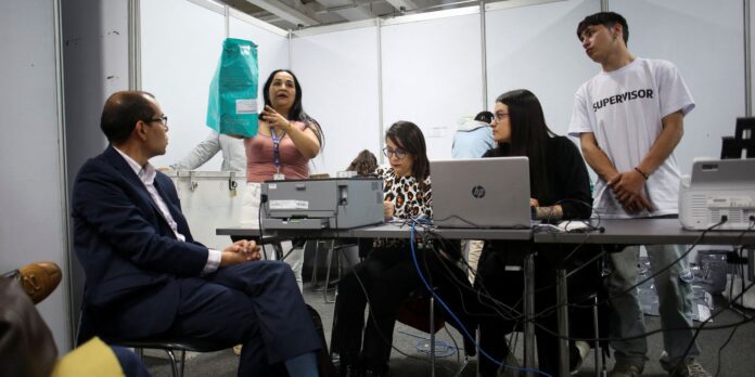 Presidente Petro denuncia fraude contra o voto na eleição da Presidente Petro denuncia fraude contra o voto na eleição da Colômbia