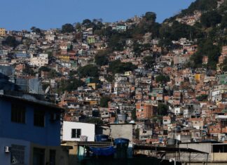 Projeto de turismo em favelas do Rio prepara rota especial para a Copa Projeto de turismo em favelas do Rio prepara rota especial para a Copa