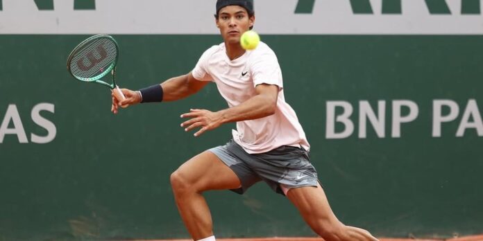 Roland Garros: Luis Guto Miguel bate compatriota e vai à Roland Garros: Luis Guto Miguel bate compatriota e vai à final juvenil