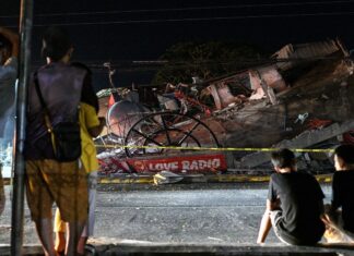 Terremoto de magnitude 7,8 atinge sul das Filipinas Terremoto de magnitude 7,8 atinge sul das Filipinas