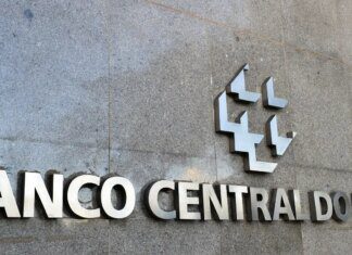 Mercado financeiro eleva previsão da Selic para 13,75% ao ano