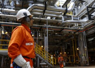 Economia brasileira cresceu 0,1% em abril, estima prévia da FGV