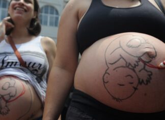 Fatores sociais e estruturais empurram mulheres para cesarianas