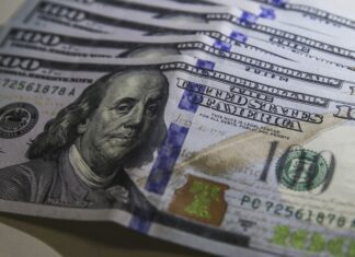 Dólar fica estável em R$ 5,08, mas cai 0,58% na semana