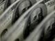Dólar sobe para R$ 5,11, e bolsa fica estável, apesar de tensão global