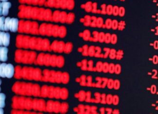 Bolsa sobe quase 3% e fecha no maior nível desde maio