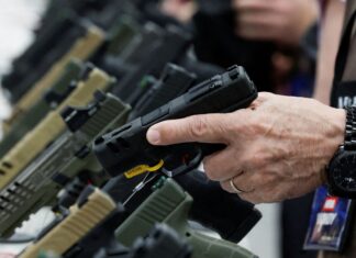 Ações pró-armas de Trump devem favorecer facções criminosas no Brasil Ações pró-armas de Trump devem favorecer facções criminosas no Brasil
