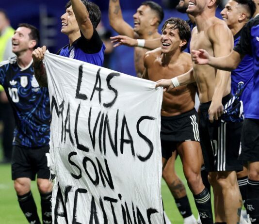 Ato de jogadores argentinos reacende debate sobre domínio das Malvinas Ato de jogadores argentinos reacende debate sobre domínio das Malvinas