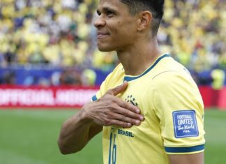 Douglas Santos traz vivência do ouro olímpico para buscar o hexa Douglas Santos traz vivência do ouro olímpico para buscar o hexa