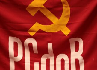 Em convenção, PCdoB formaliza apoio à chapa formada por Lula e Alckmin Em convenção, PCdoB formaliza apoio à chapa formada por Lula e Alckmin