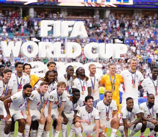 Em jogaço de dez gols, Inglaterra conquista terceiro lugar da Copa Em jogaço de dez gols, Inglaterra conquista terceiro lugar da Copa