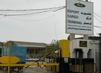 Equipes encontram destroços de Boeing 737 desaparecido no Paquistão Equipes encontram destroços de Boeing 737 desaparecido no Paquistão