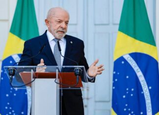 Lula Diz Que Só Comentará Sobre O Tarifaço Após Posicionamento De Trump Lula Tem Aprovação De 49,9% Dos Brasileiros, Aponta Pesquisa Atlas/Bloomberg
