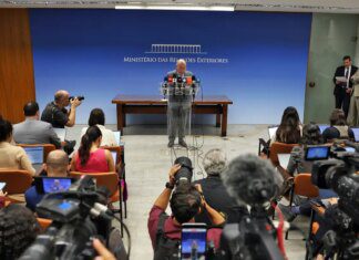 Mauro Vieira diz que tarifas impostas pelos EUA não se justificam Mauro Vieira diz que tarifas impostas pelos EUA não se justificam