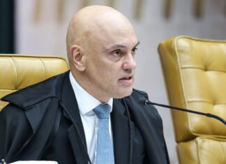 Moraes suspende visitas de Flávio a Bolsonaro em prisão domiciliar Moraes suspende visitas de Flávio a Bolsonaro em prisão domiciliar