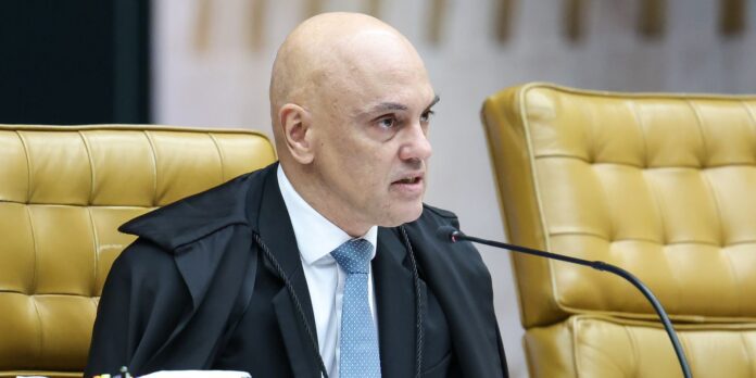 Moraes suspende visitas de Flávio a Bolsonaro em prisão domiciliar Moraes suspende visitas de Flávio a Bolsonaro em prisão domiciliar