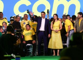 PL oficializa candidatura de Flávio Bolsonaro à Presidência PL oficializa candidatura de Flávio Bolsonaro à Presidência