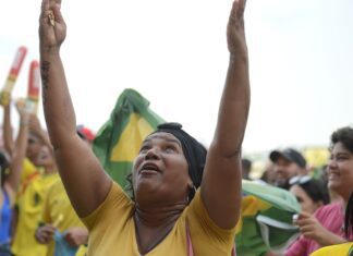 PM reforça a segurança em pontos de concentração de torcedores no Rio PM reforça a segurança em pontos de concentração de torcedores no Rio